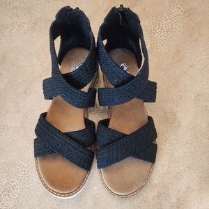 nwot Bobs from Skechers Desert Kiss Black  Women's Sandals Size 5